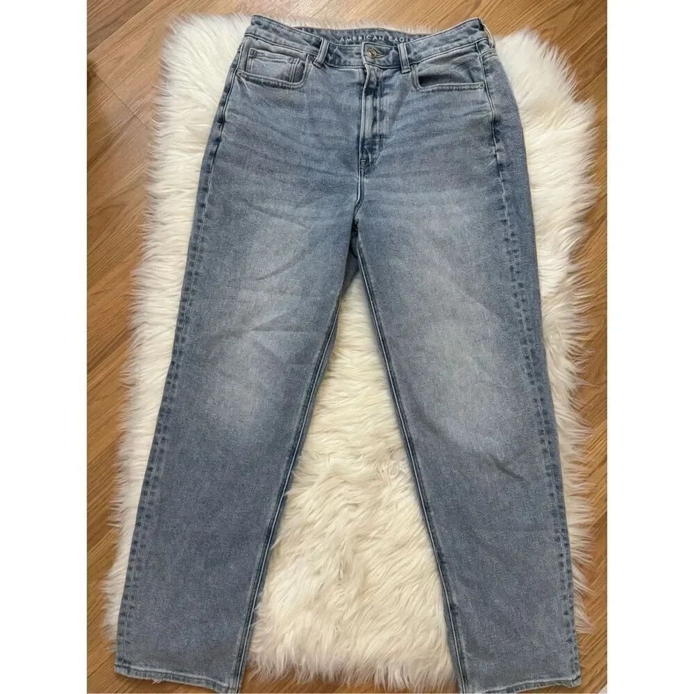 American Eagle Light Wash Mom Jeans 8